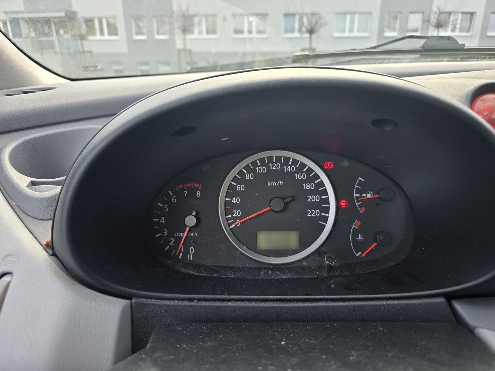 Nissan Almera Tino 2004 — photo 6