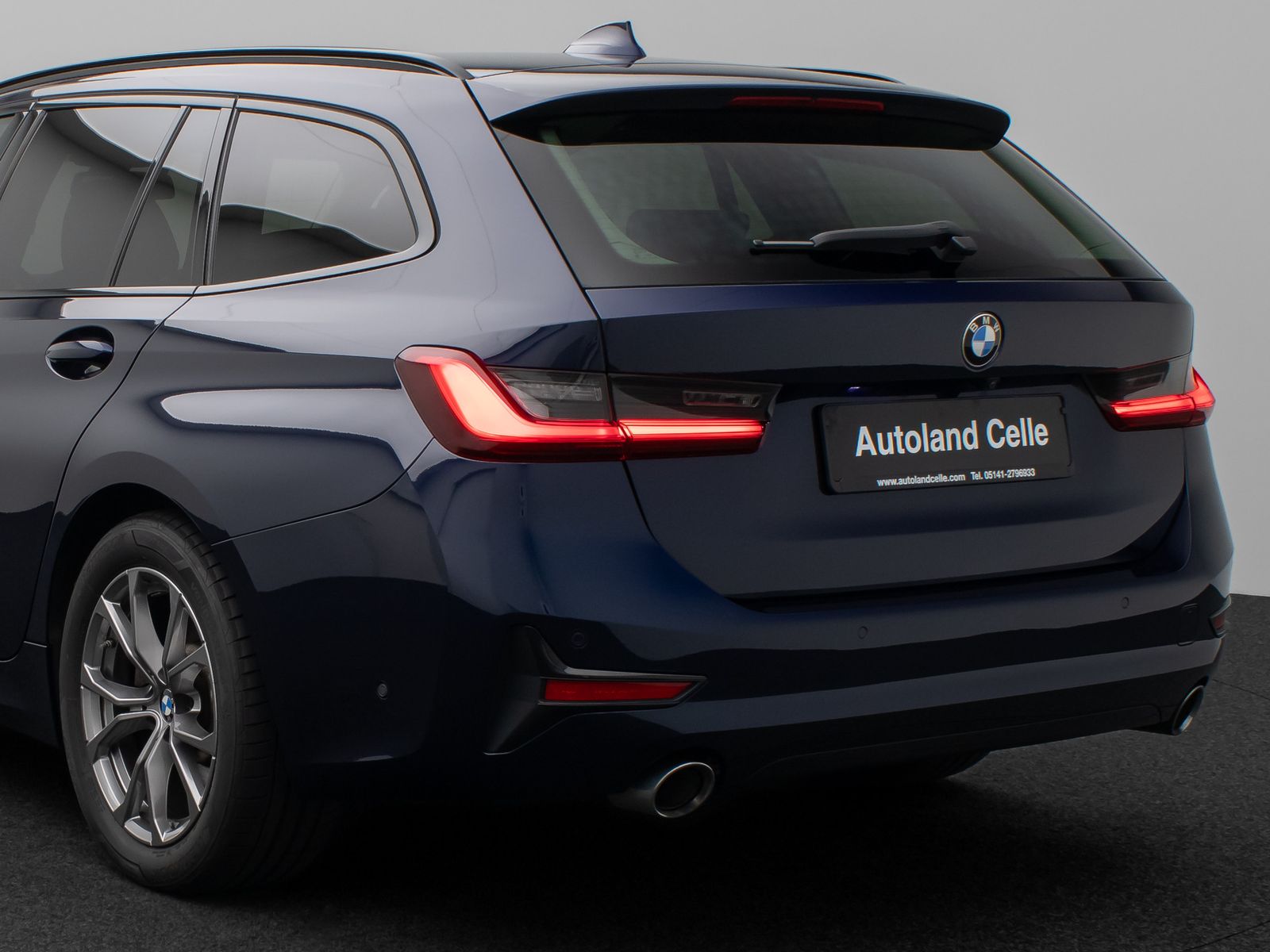 Fahrzeugabbildung BMW 330d xD Sport Line Pano Kamera Laser HUD DAB H/K