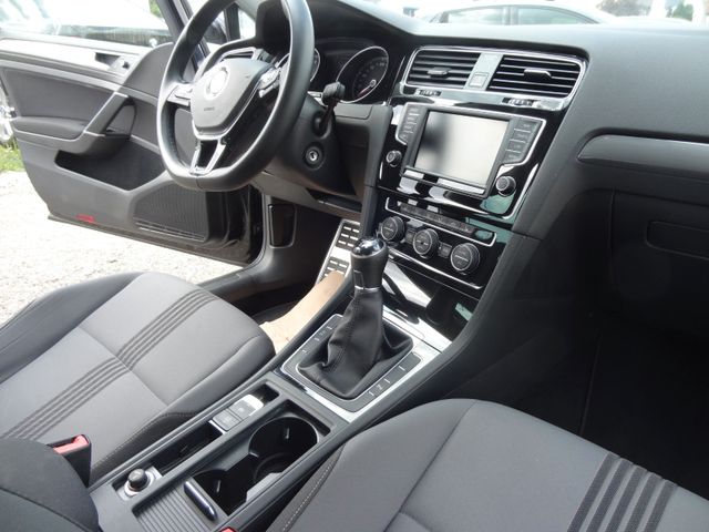 Fahrzeugabbildung Volkswagen Golf VII Lim. Allstar/1.Hand/Navi/PDC/SitzH/Alu/