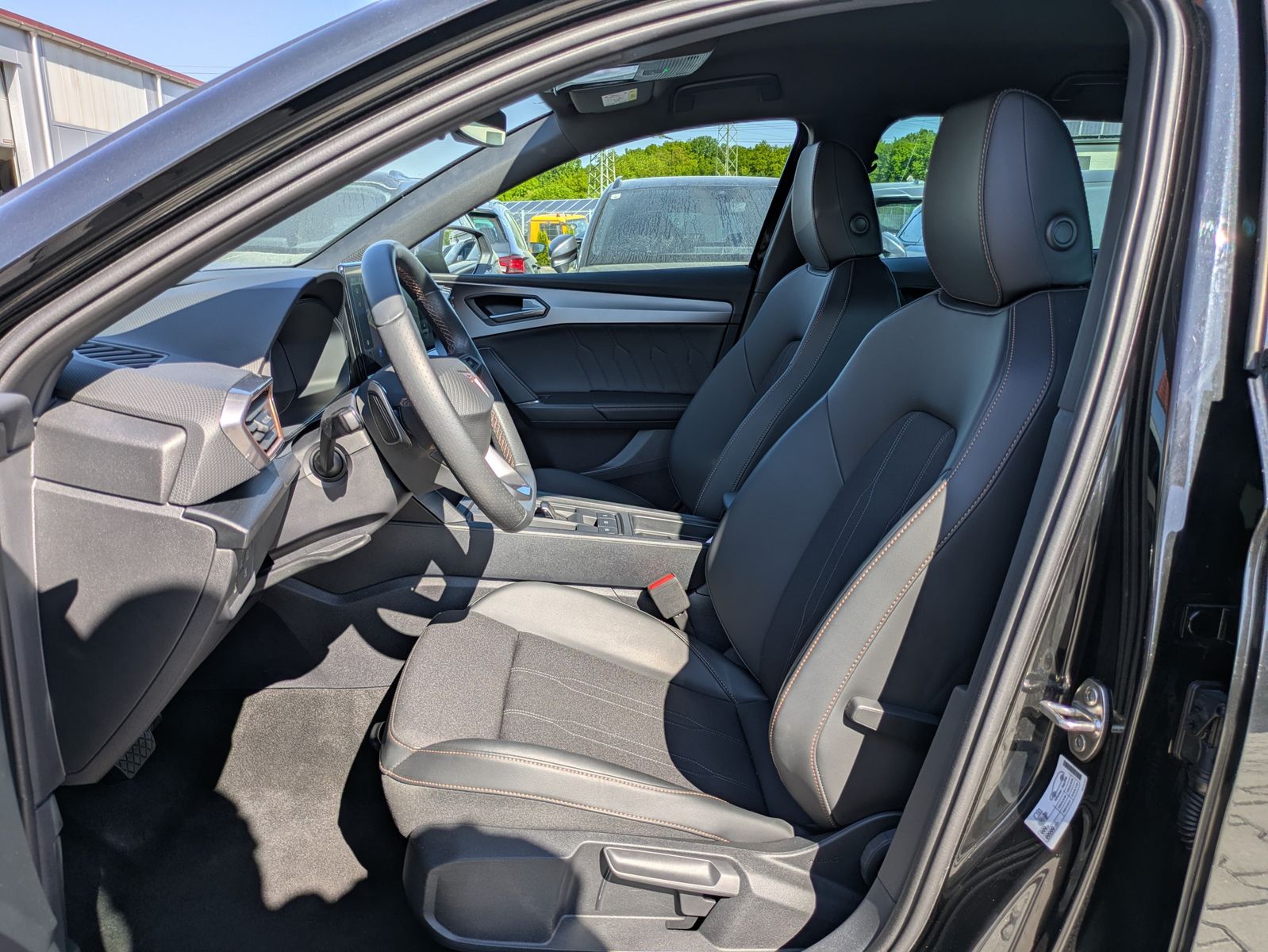 Fahrzeugabbildung CUPRA Leon 1.5 eTSI DSG MATRIX-LED*ACC*APP*KAMERA*18"