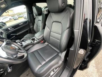 Porsche Cayenne - 9