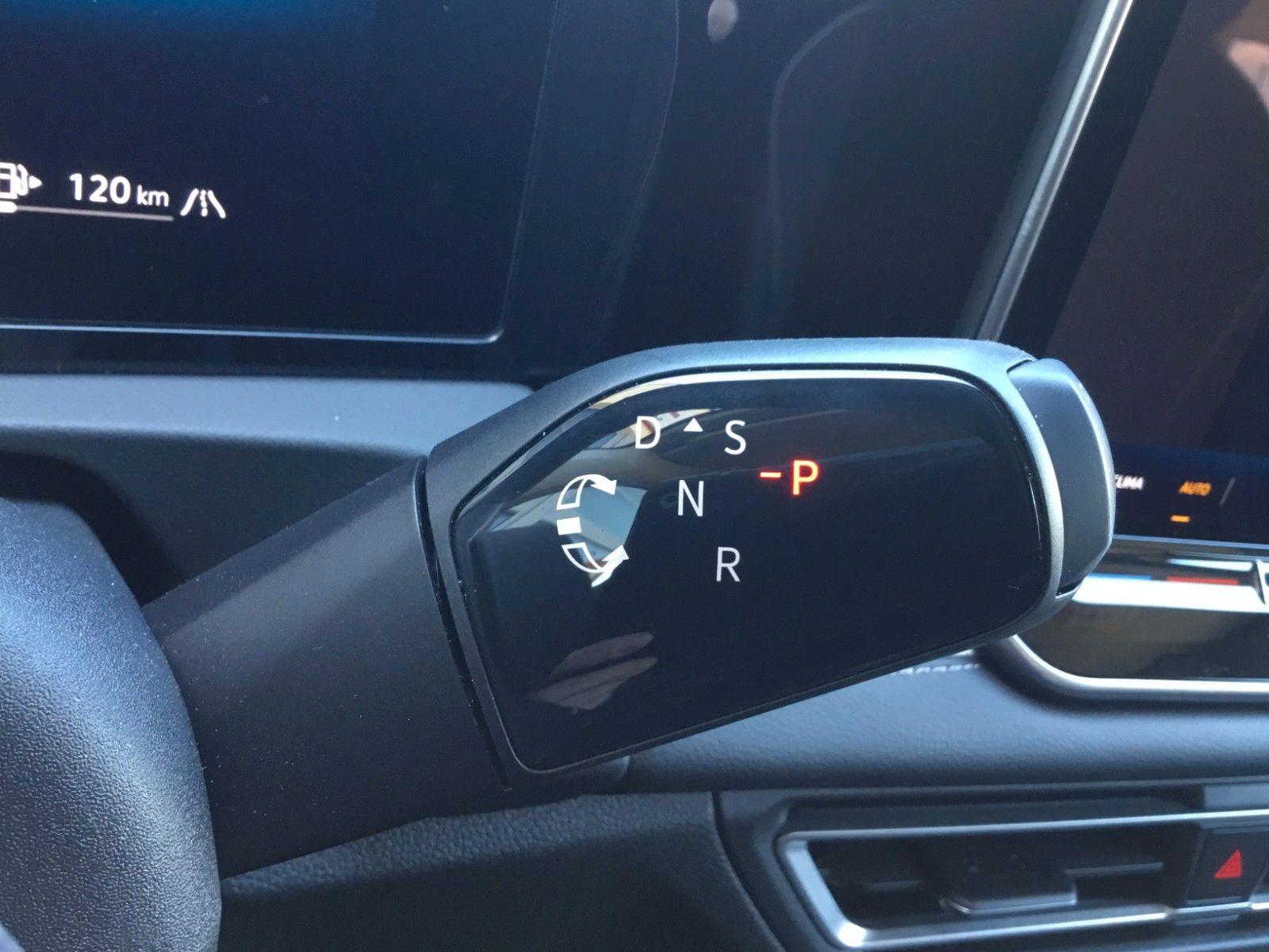 Fahrzeugabbildung Volkswagen Tiguan 1.5 eTSI DSG Elegance+360°+MatrixLED+AHK