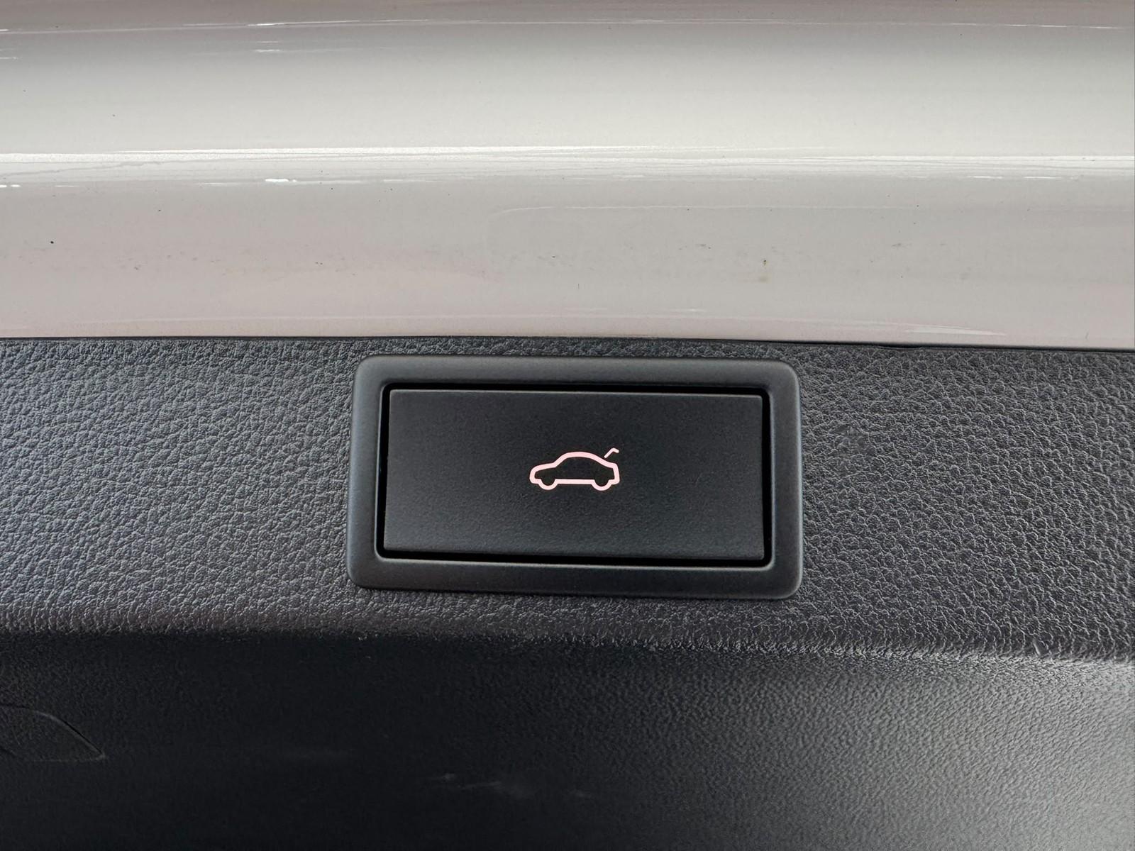 Skoda Octavia Combi 2.0TDI DSG+LED+KEYLESS+APP+PDC+MFL