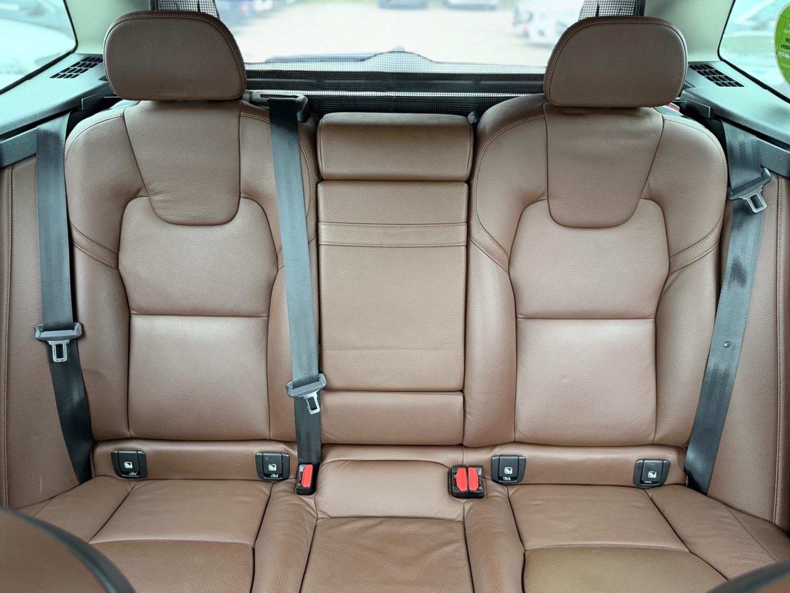Volvo XC60 Momentum Pro*LEDER*ACC*LED*SENSUS*APPLECAR