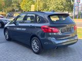 BMW 218 Baureihe 2 Active Tourer 218 i Advantage - mit Benzin-Antrieb: Grau, Scheckheftgepflegt, Geländewagen
