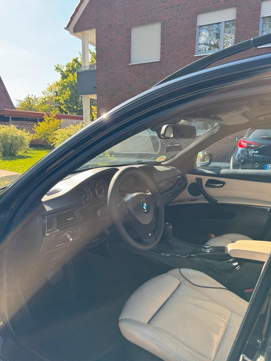 BMW 320 2010 — photo 5