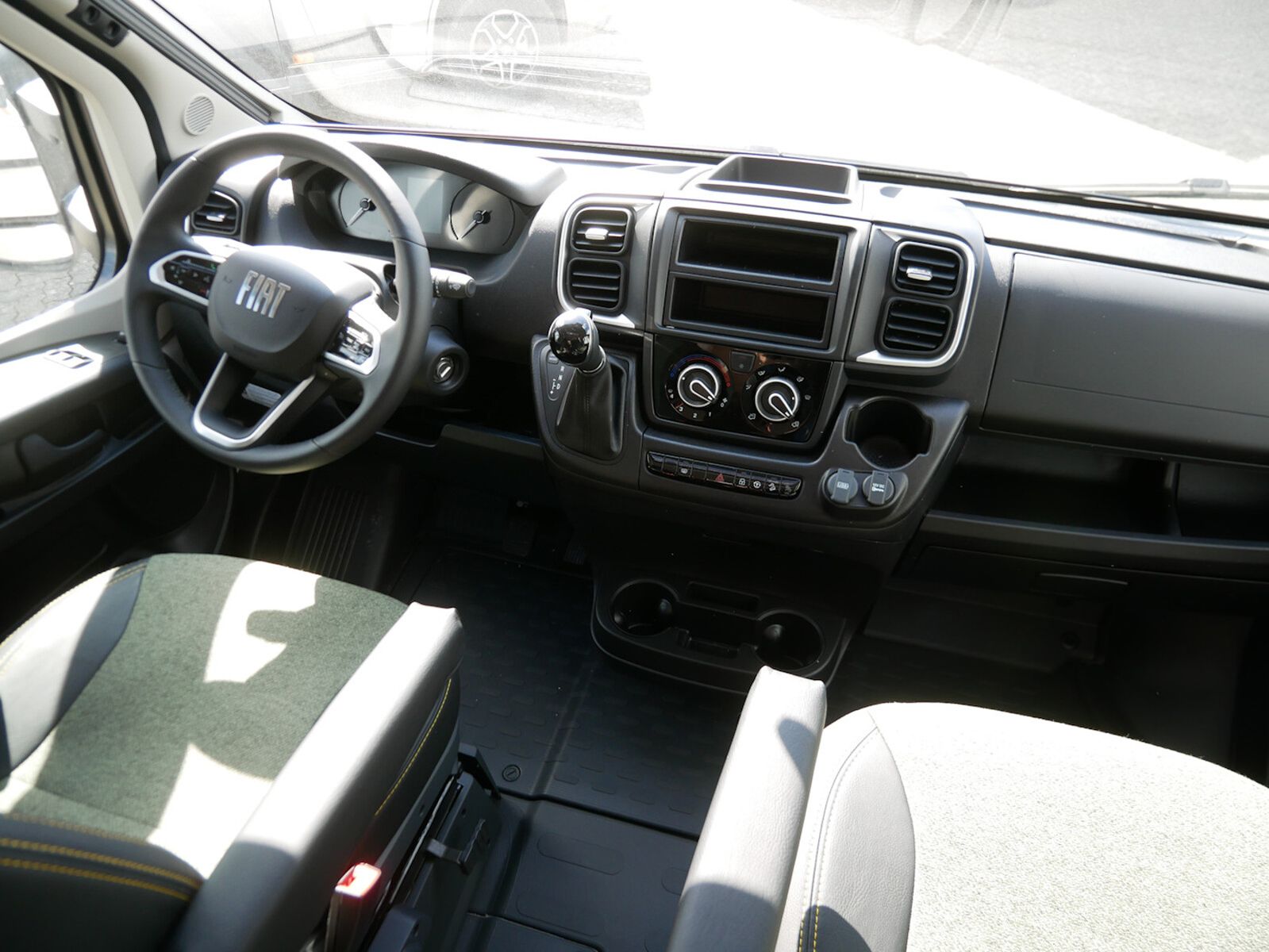 Fahrzeugabbildung Sunlight Adventure T 68 Hubbett, Automatik