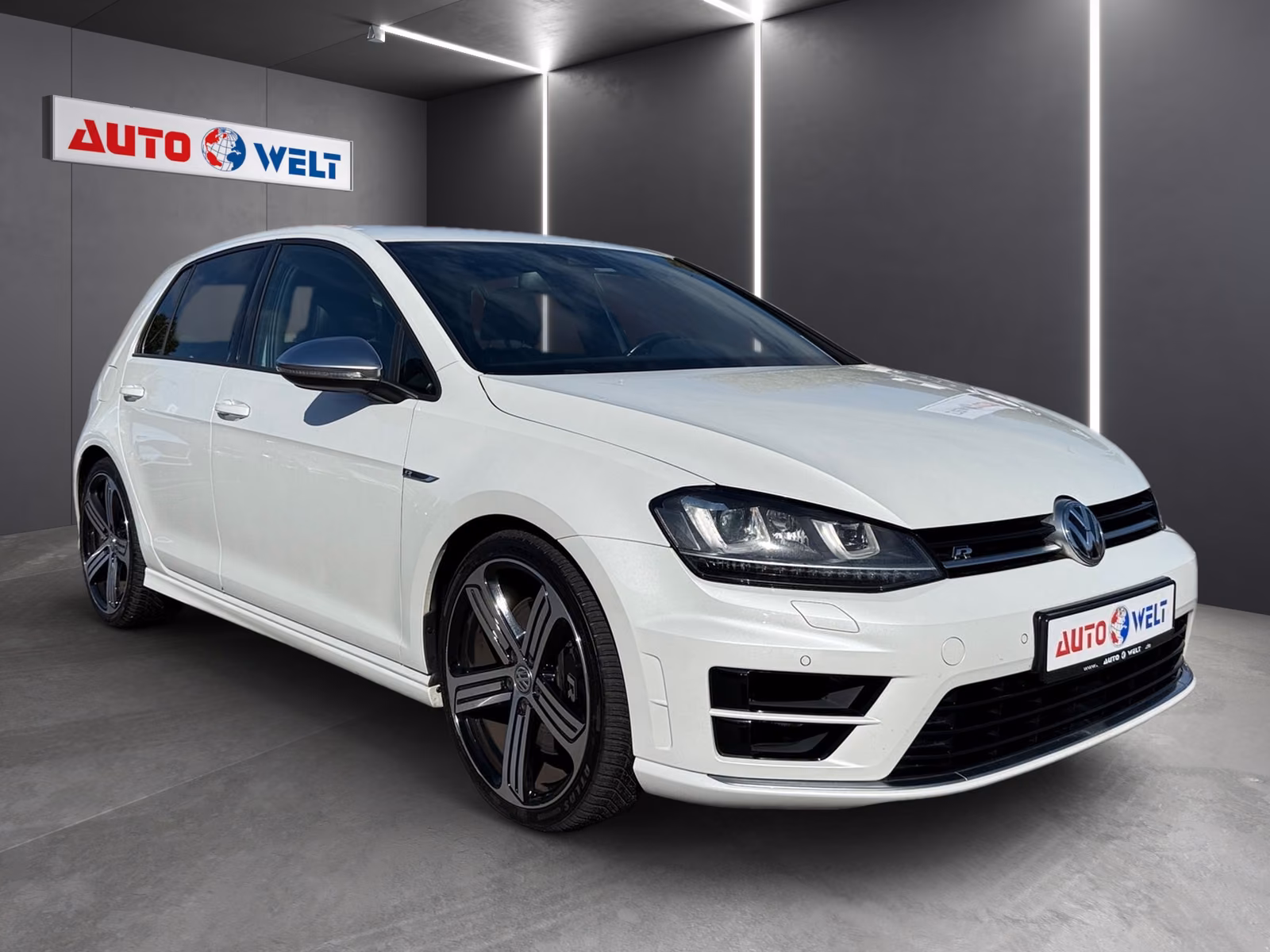 Volkswagen Golf VII 2.0 R BMT 4Motion Xenon Leder PDC Navi