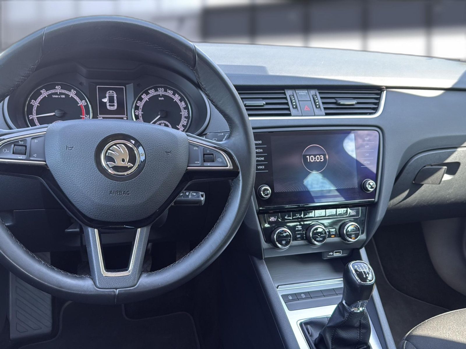 Fahrzeugabbildung SKODA Octavia 1.5 TSI / Unfallfrei/ 1. Hd