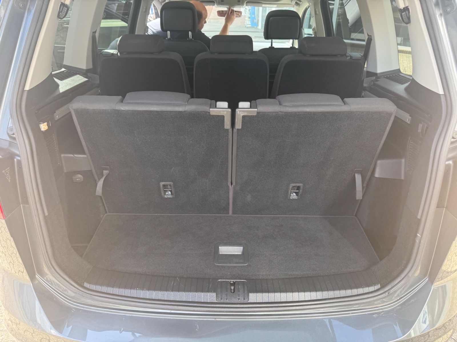 Fahrzeugabbildung Volkswagen Touran 2.0 TDI Sound 7-Sitze/Pano/AHK/ACC