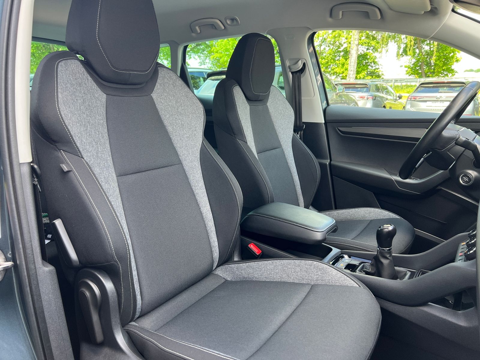 Fahrzeugabbildung SKODA Karoq 1.5 TSI ACT Drive 125 years *AHK, LED, Sta
