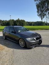 BMW E91 330i - BMW 330 aus 2005: 330i