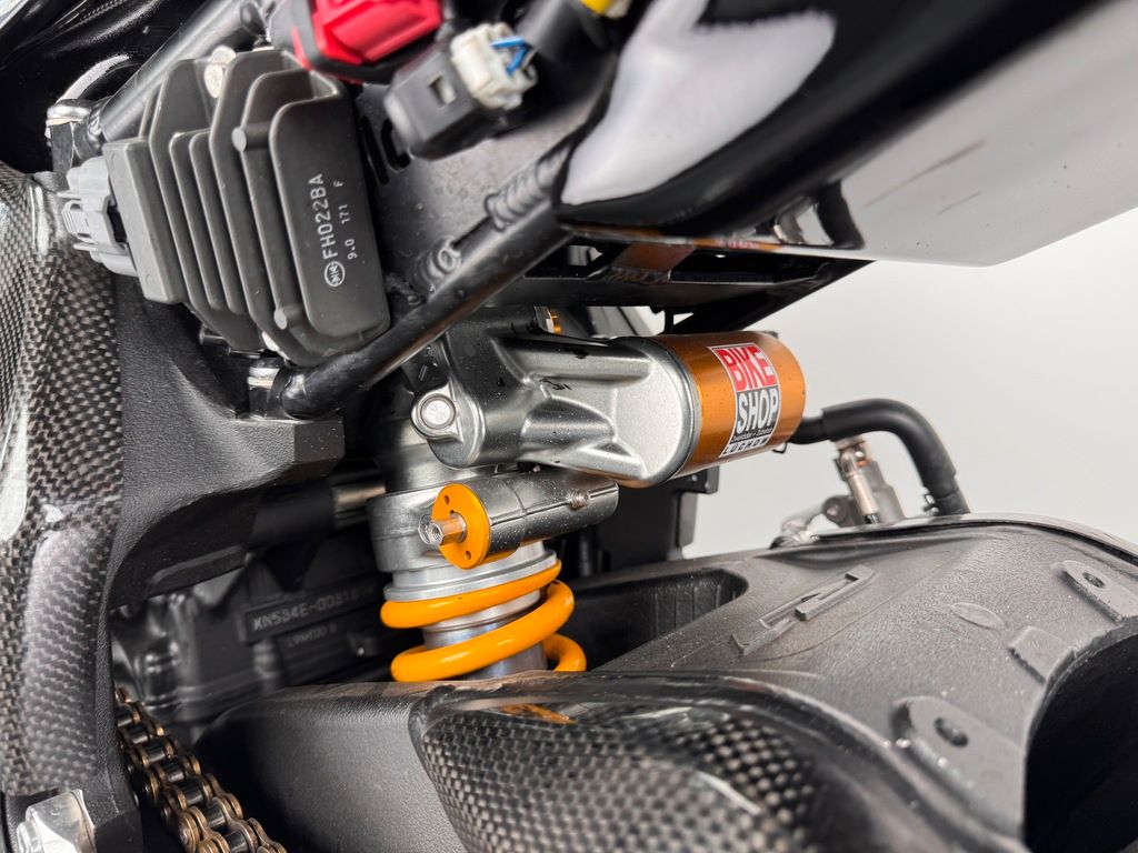 Fahrzeugabbildung Yamaha YZF-R1 RACEBIKE *ÖHLINS *AKRA *H2O *UVM.