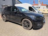 Volkswagen Touareg R-Line 4Motion Black Edition Panorama - Volkswagen Touareg: Black