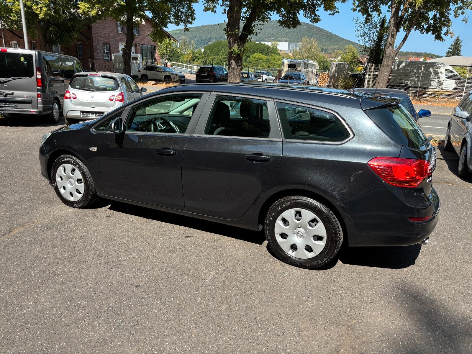 Opel Astra 2012 — photo 5
