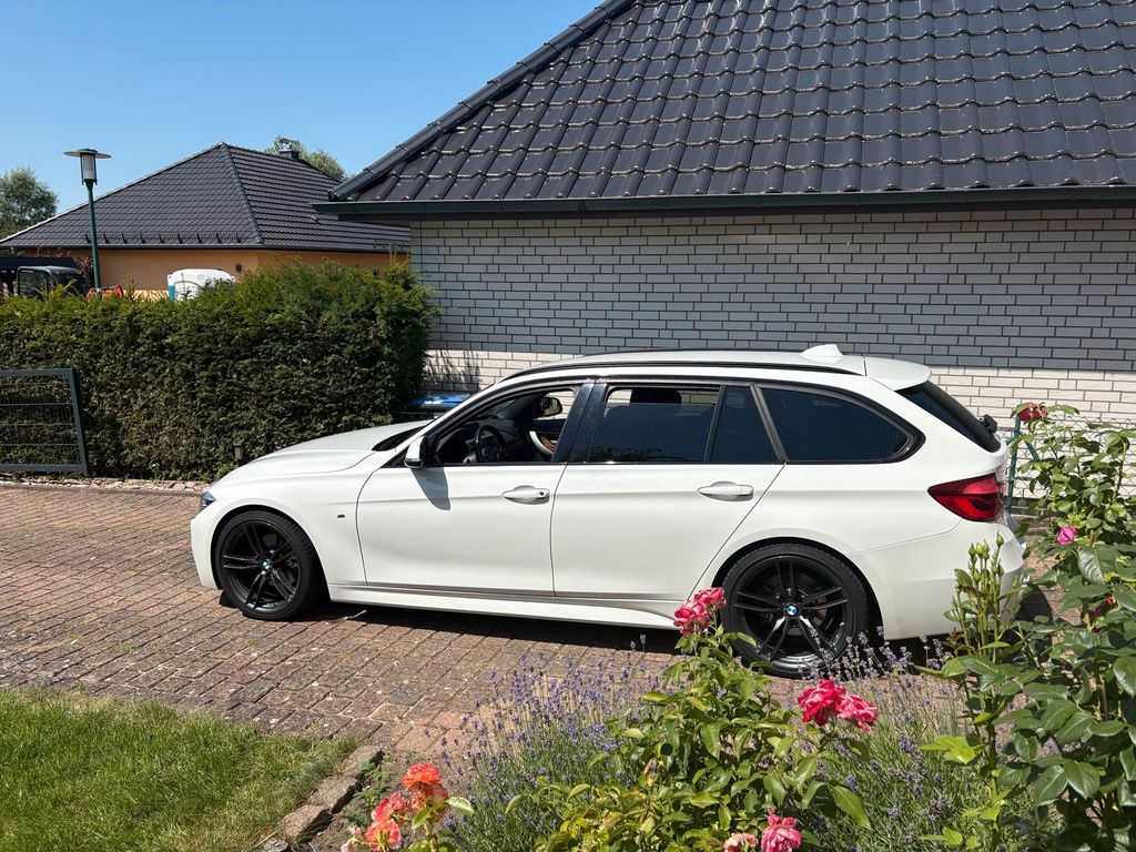 Image of BMW 320