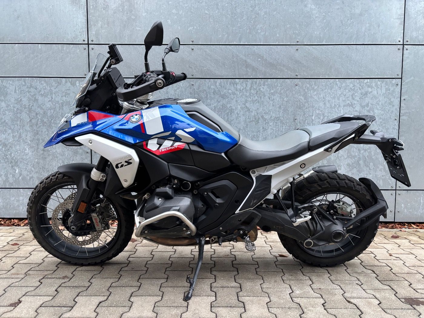 Fahrzeugabbildung BMW R 1300 GS Trophy Adaptive Fahrzeughöhenregelung