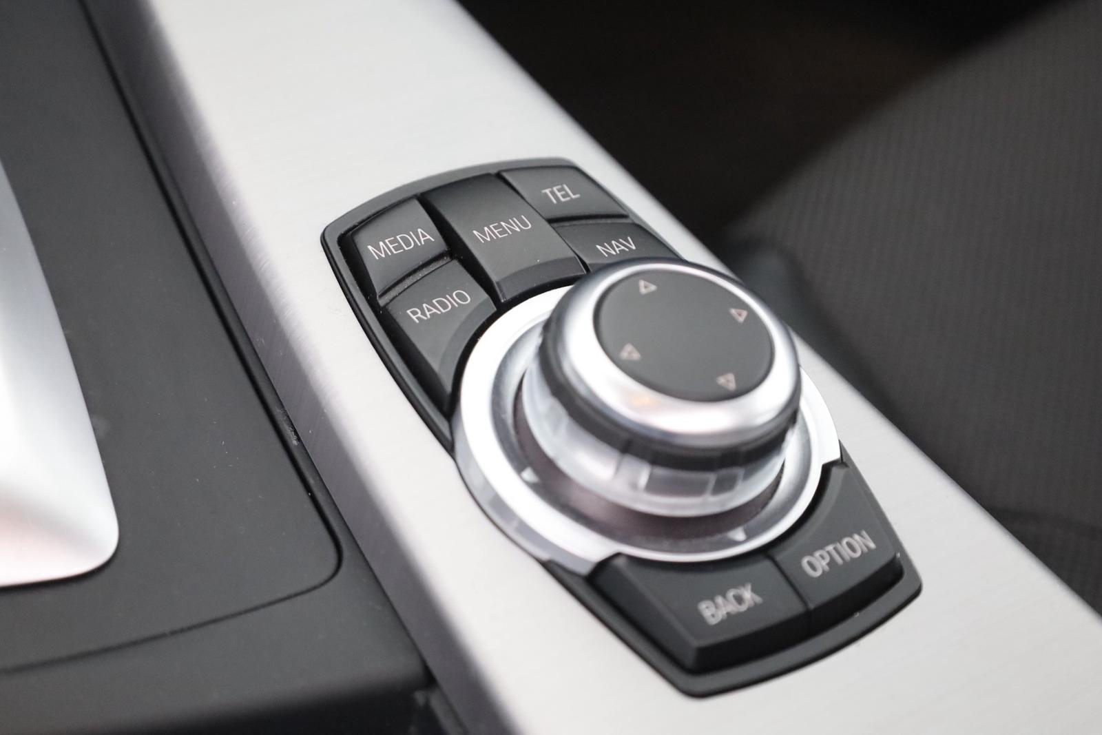 BMW 320i Touring Advantage LED Navi Schiebedach AHK