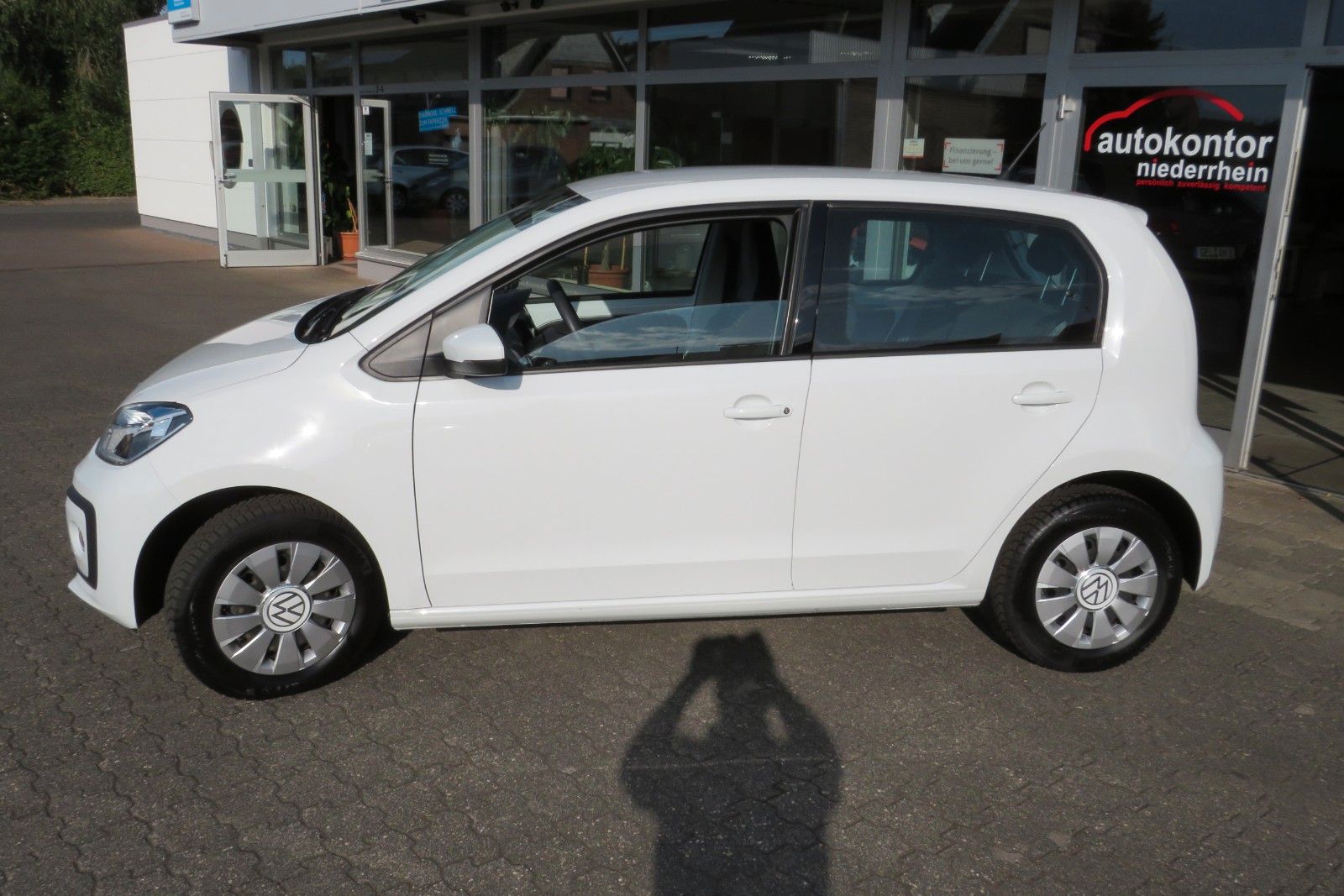 Fahrzeugabbildung Volkswagen up!  SITZHEIZUNG KLIMA 4-TÜREN NEBEL GJ 1.H