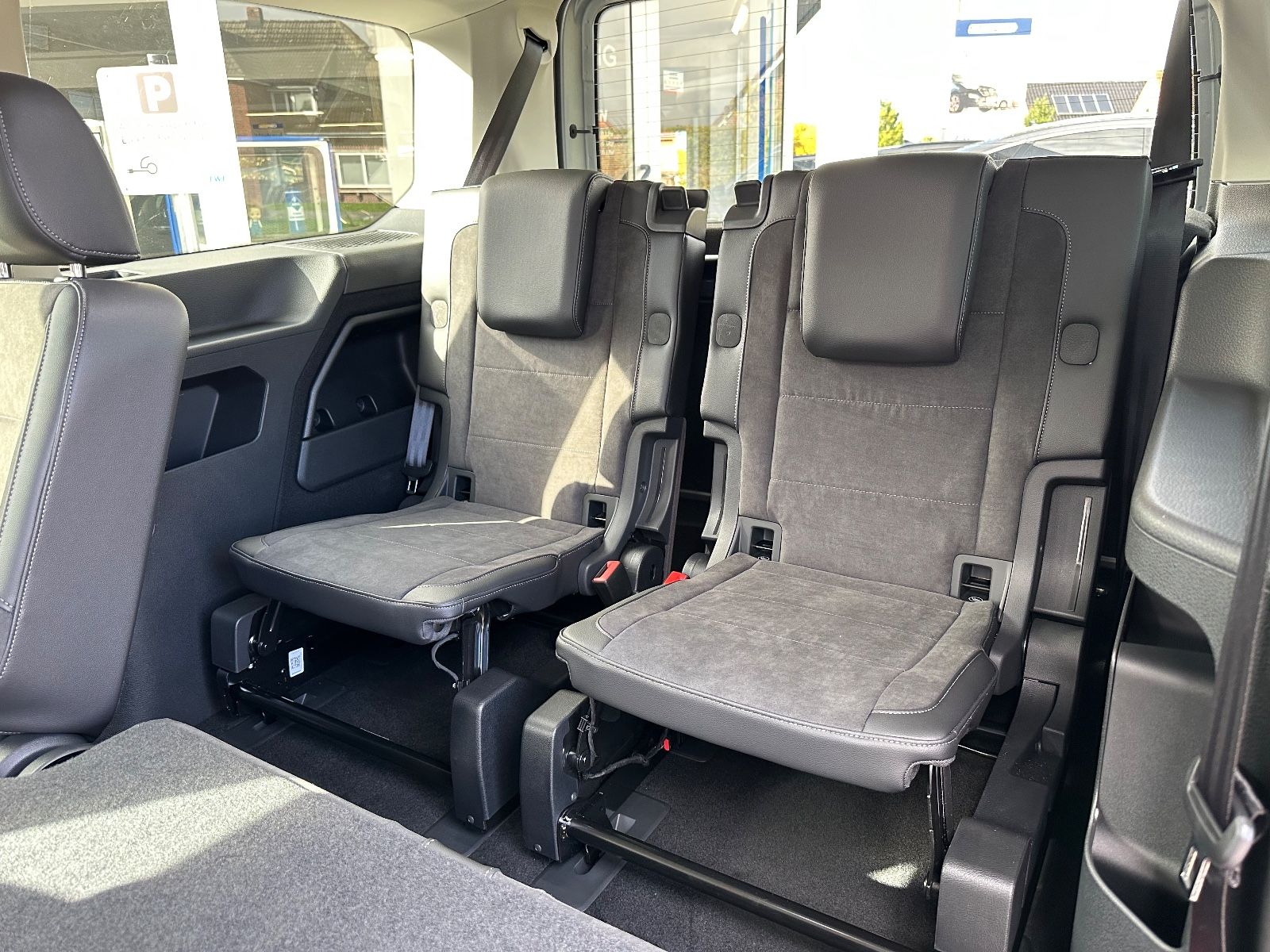 Fahrzeugabbildung Volkswagen Caddy Maxi 1.5 TSI Style DSG Navi/AHK/ACC/LED