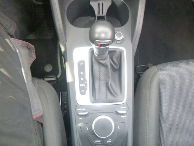 Fahrzeugabbildung Audi Q2 30 TDI >AUT/AHK /NAVI/TEMP/Einparkhilfe<