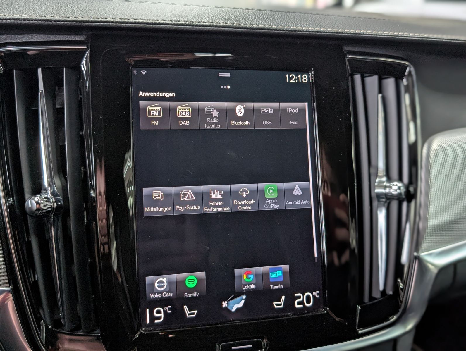 Fahrzeugabbildung Volvo V90 R Design VIRT MEMO KAM SHZ LEDER LED APP 19"