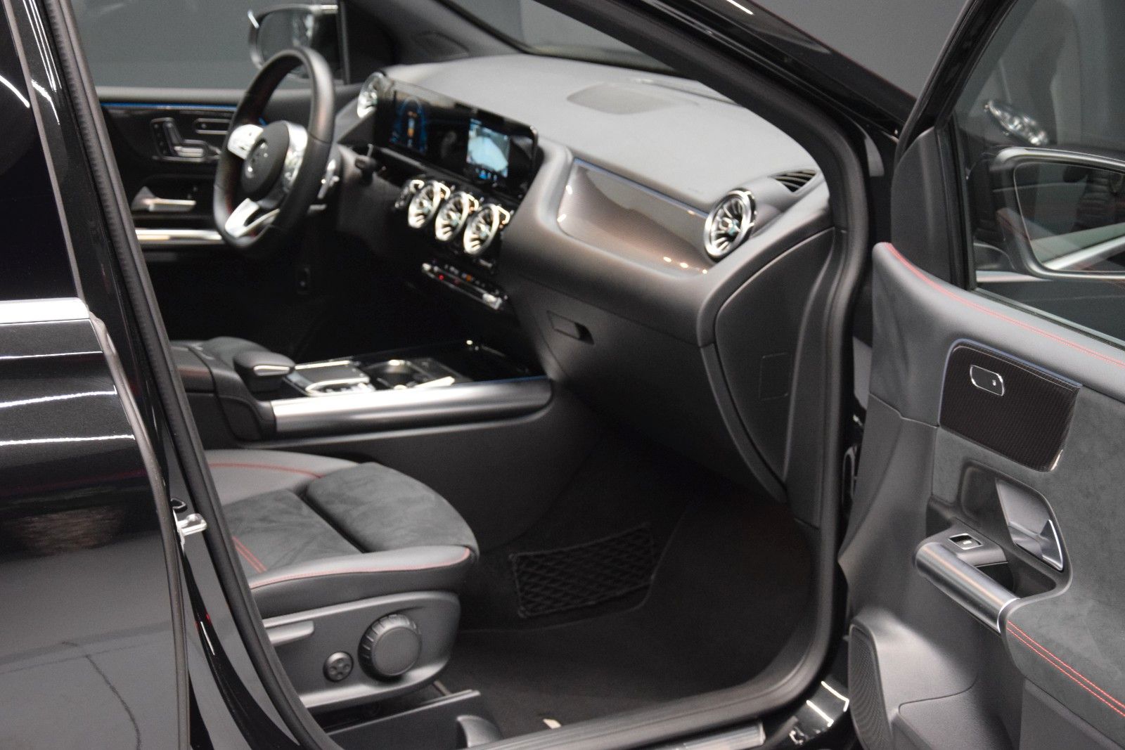 Fahrzeugabbildung Mercedes-Benz B 220 4Matic AMG-Line Pano LED Kamera Tempomat