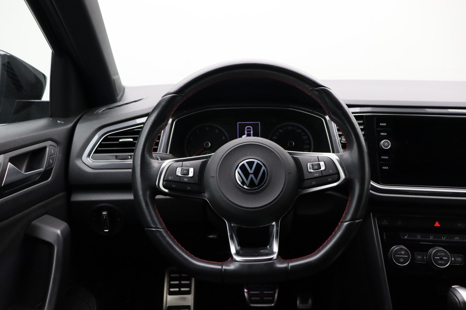 Fahrzeugabbildung Volkswagen T-Roc 1.5 Sport DSG ACC LED