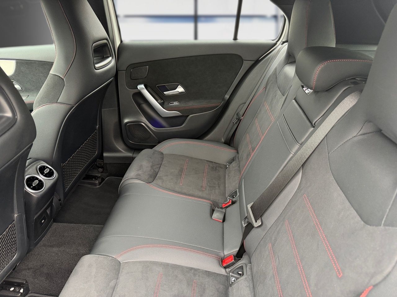 Fahrzeugabbildung Mercedes-Benz A 200 AMG Night Multibeam KeylessGo SoundSys