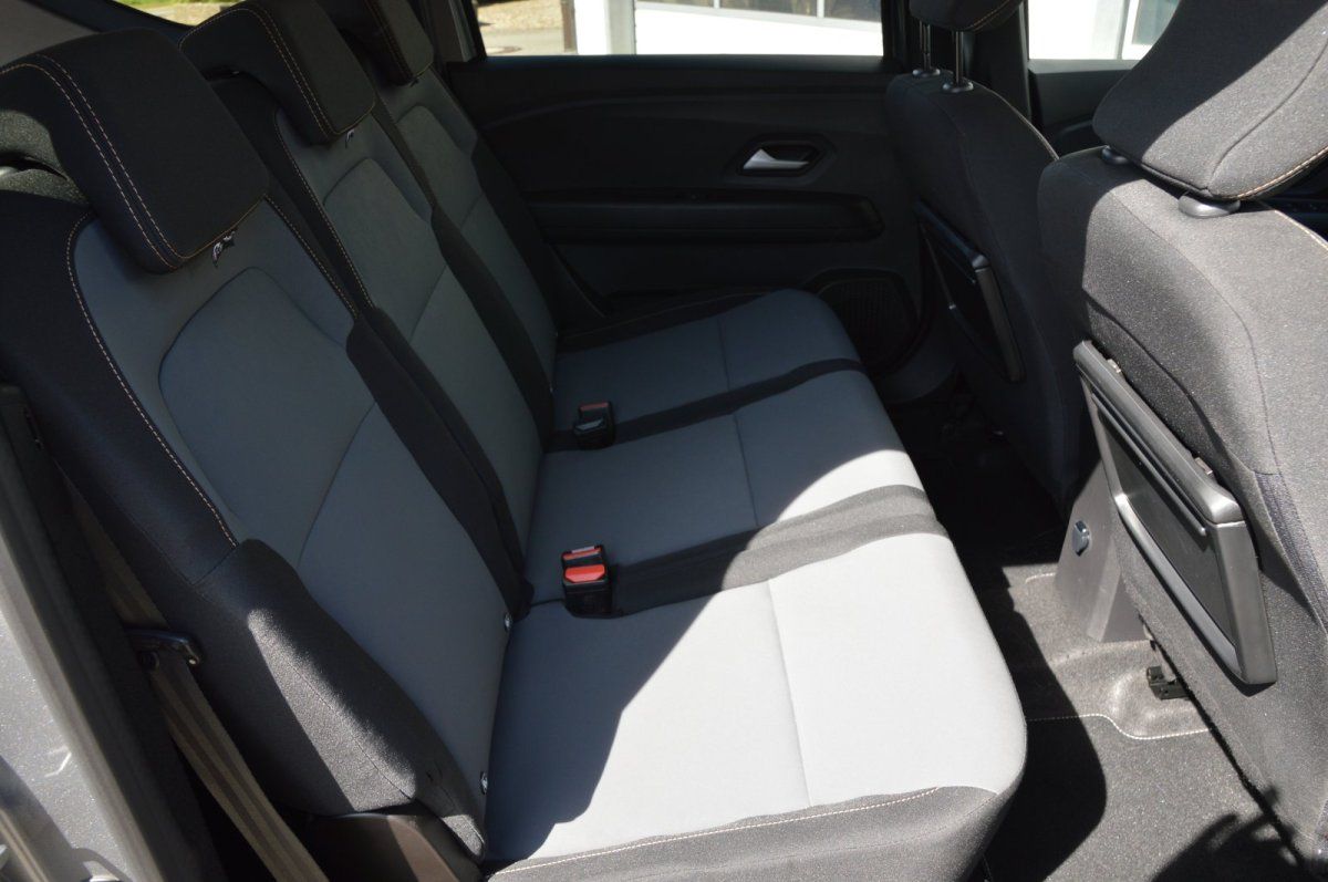 Fahrzeugabbildung Dacia Jogger   Extreme+ AHK SHZ LED 7-Sitzer