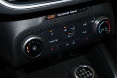 Fahrzeugabbildung Ford Focus Cool & Connect NAVI + WinterPaket + PDC