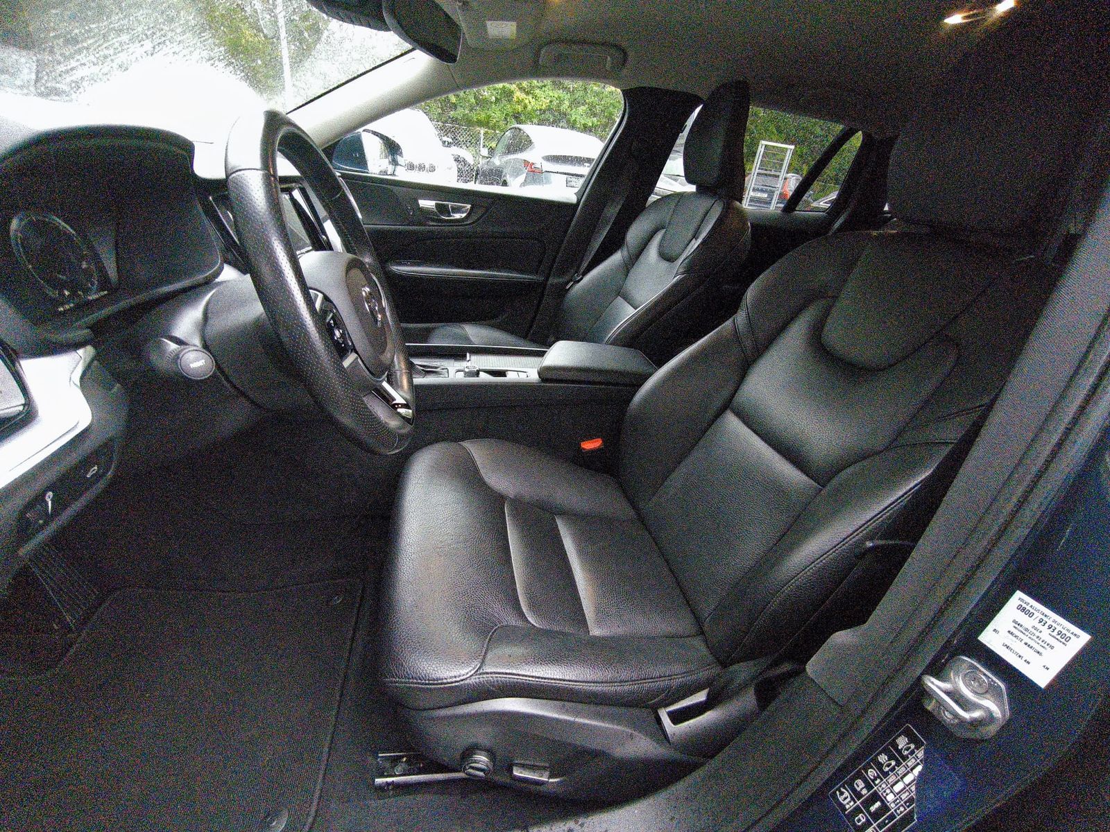 Fahrzeugabbildung Volvo V60 Momentum VIRTU+NAVI+SHZ+LEDER+KAM+TEMP+AHK+