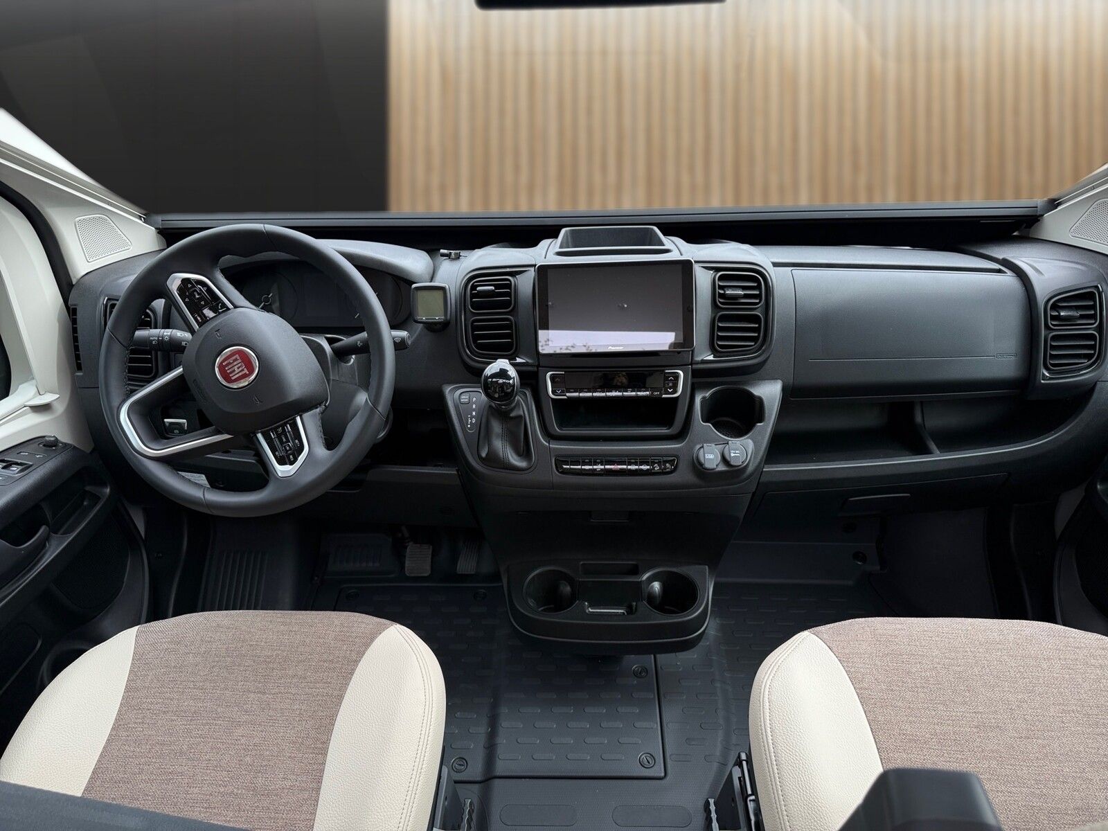 Fahrzeugabbildung Eura Mobil Van V 595 HB Automatik, 180 PS, Fahrassistenzp.