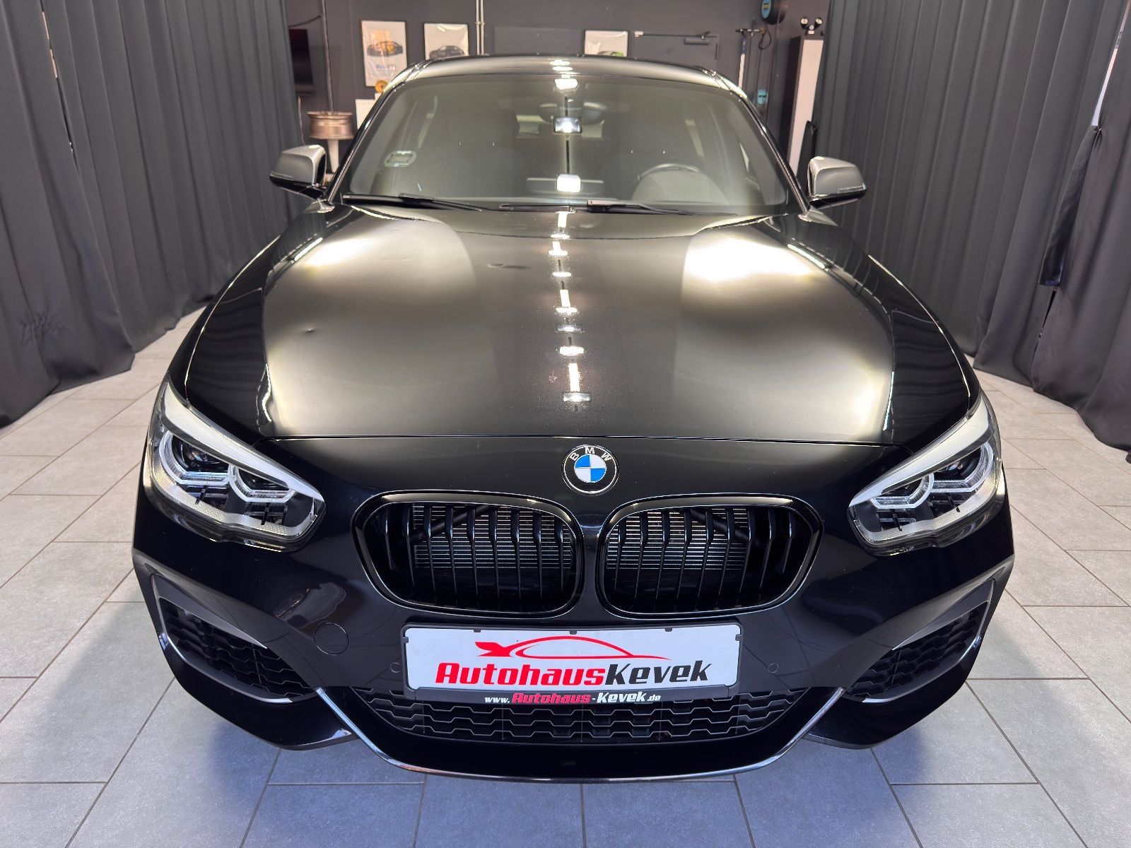 Fahrzeugabbildung BMW M135i xDrive|H&K|LED|KAMERA|VOLL|DEUTSCHES FZG