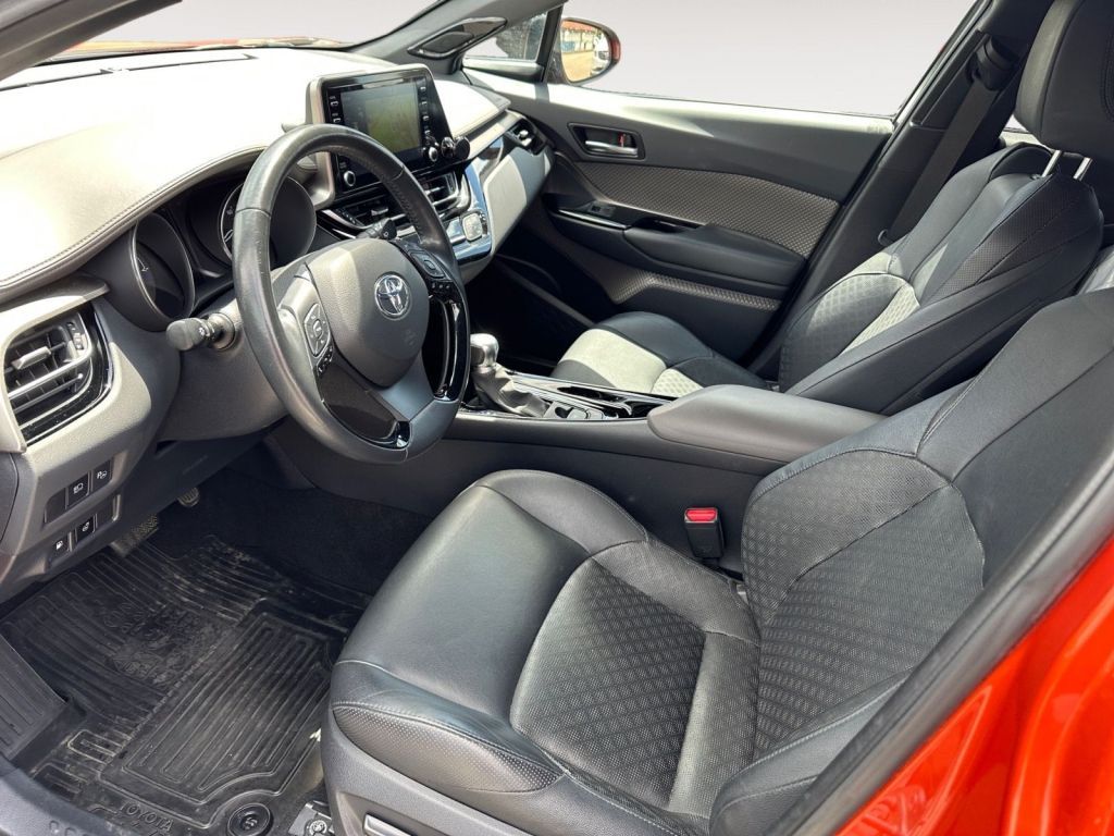 Fahrzeugabbildung Toyota C-HR 2.0 Hybrid Orange Edition