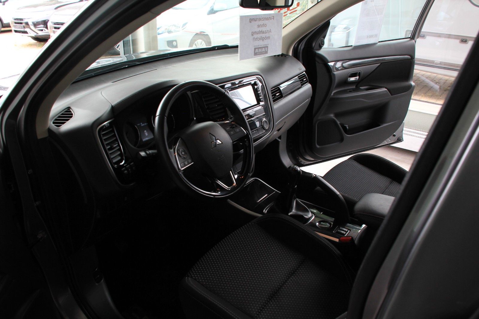 Fahrzeugabbildung Mitsubishi Outlander Active 2WD