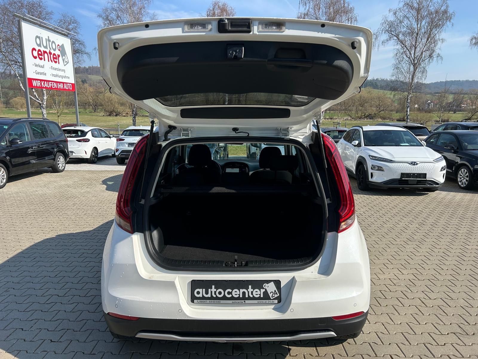 Fahrzeugabbildung Kia e-Soul°64 kWh°CCS°3 Phasen°1.Hand°Kamera°HeadUp°