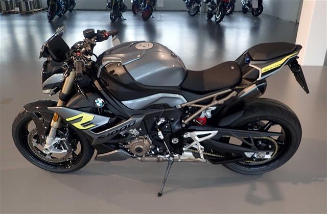 BMW S 1000 R Premium Selection Oil Incl. !