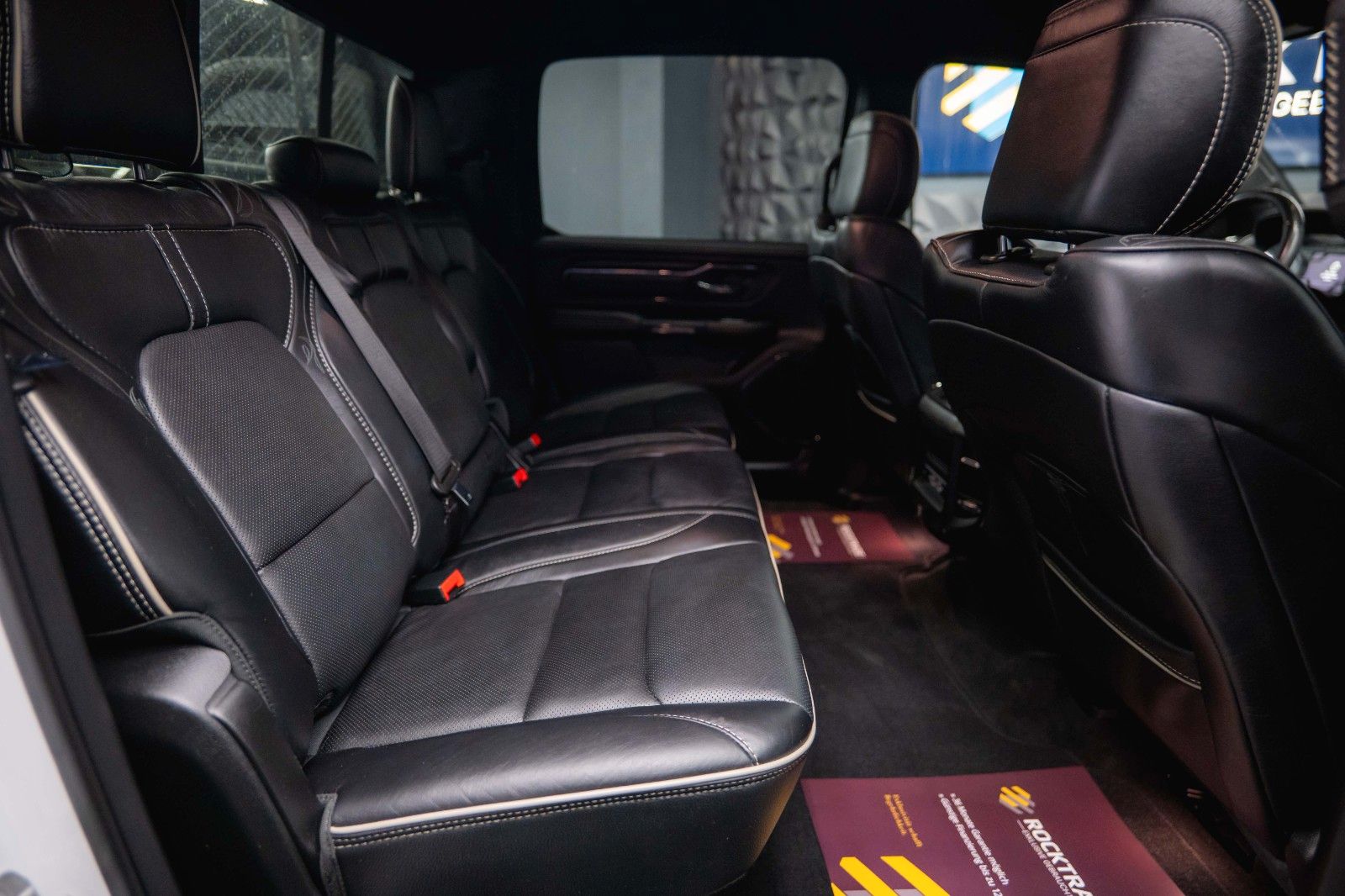 Fahrzeugabbildung Dodge RAM 5.7 V8 HEMI LIMITED Offroad Night-Paket *LED