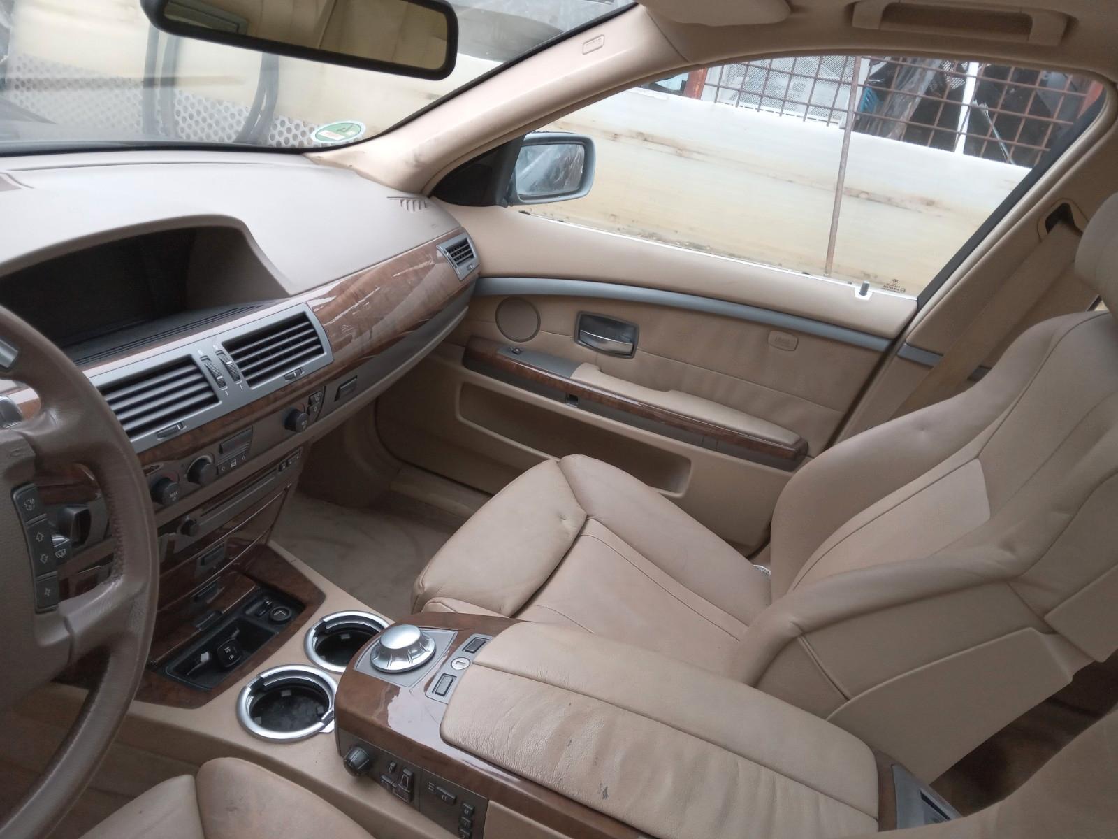BMW 735i A -