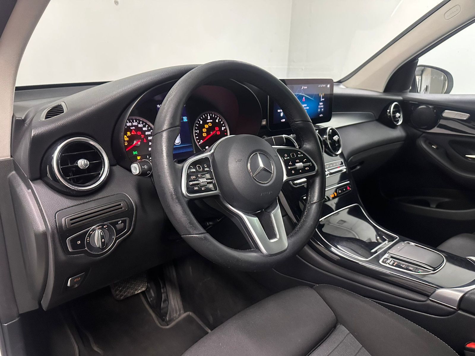 Fahrzeugabbildung Mercedes-Benz GLC 200 d 4MATIC Autom.*PANORAMA*CARPLAY*