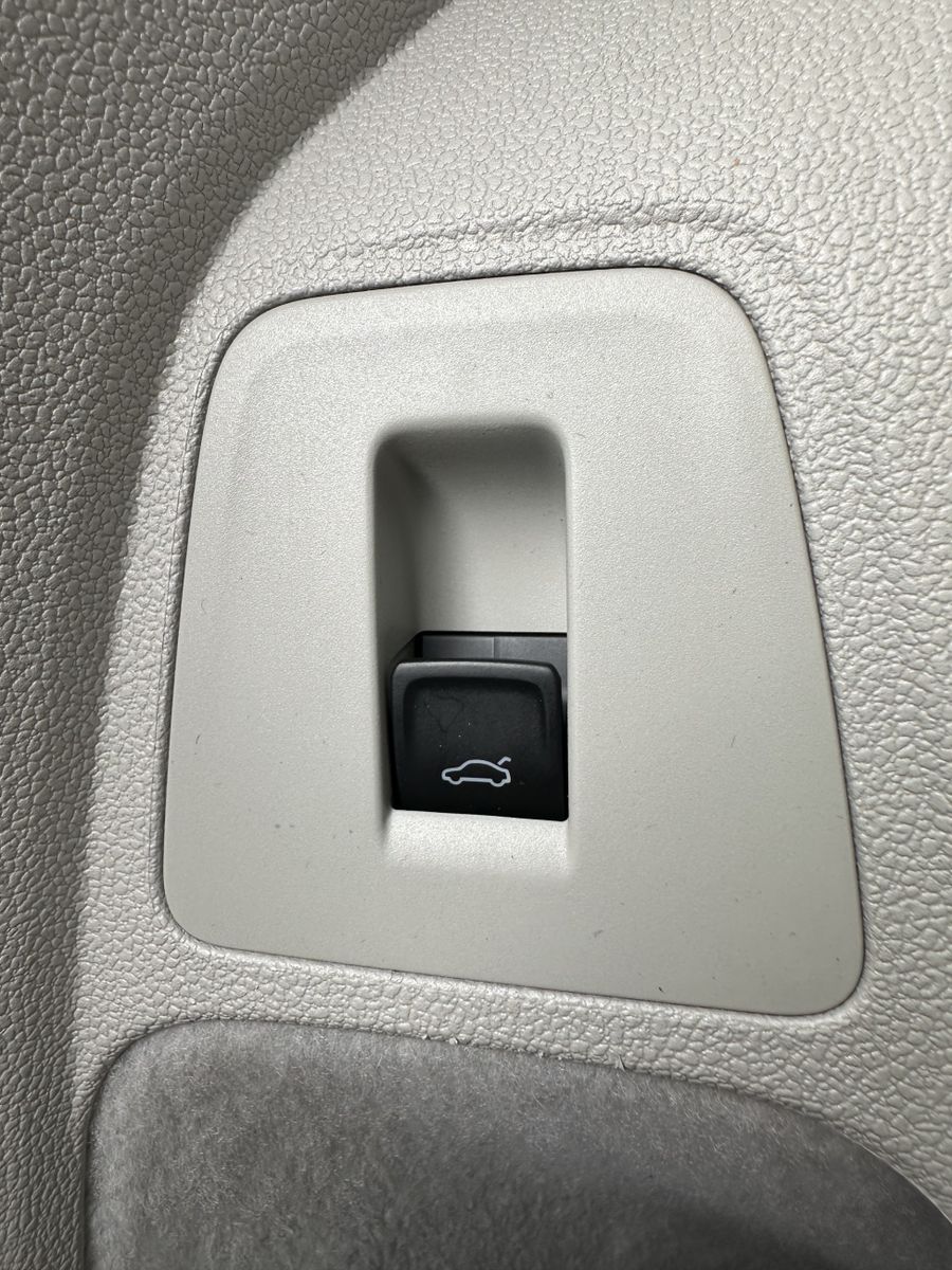 Fahrzeugabbildung Volkswagen Tiguan 2.0 TDI DSG 4M Elegance NAV+LED+ACC+PANO