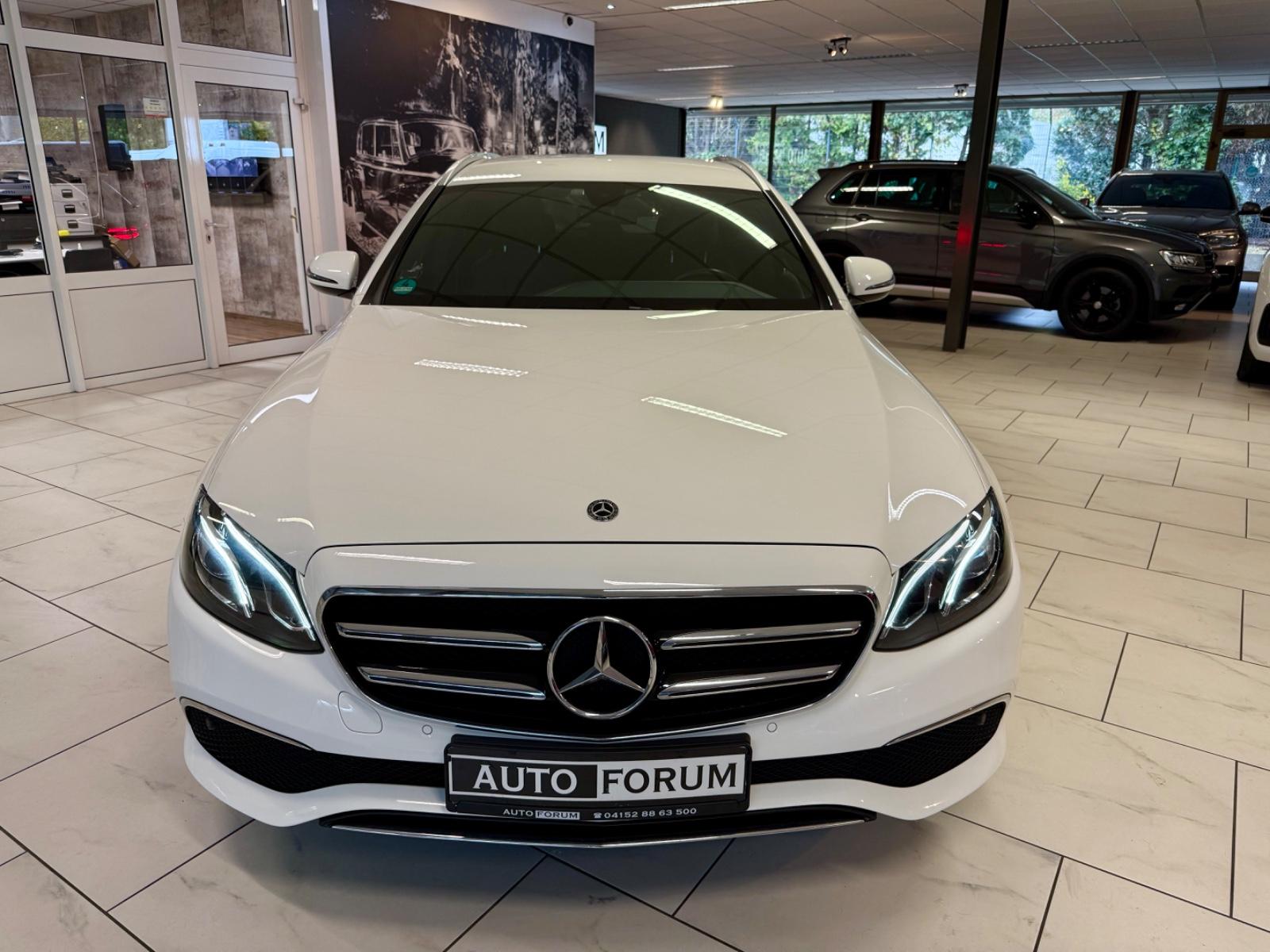 Mercedes-Benz E 220 d T AUT NAVI LEDER LED KAMERA SHZ PDC DAB