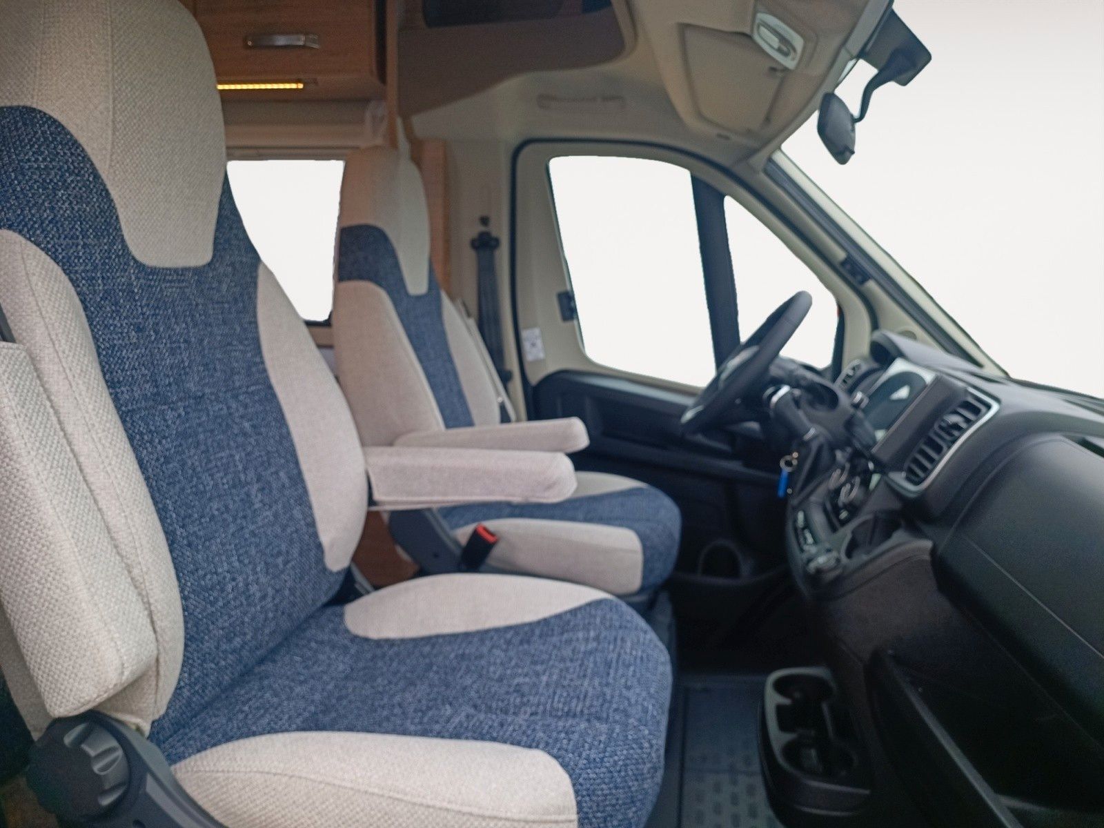 Fahrzeugabbildung Weinsberg CaraSuite 700 MEG *Automatik*Hubbett