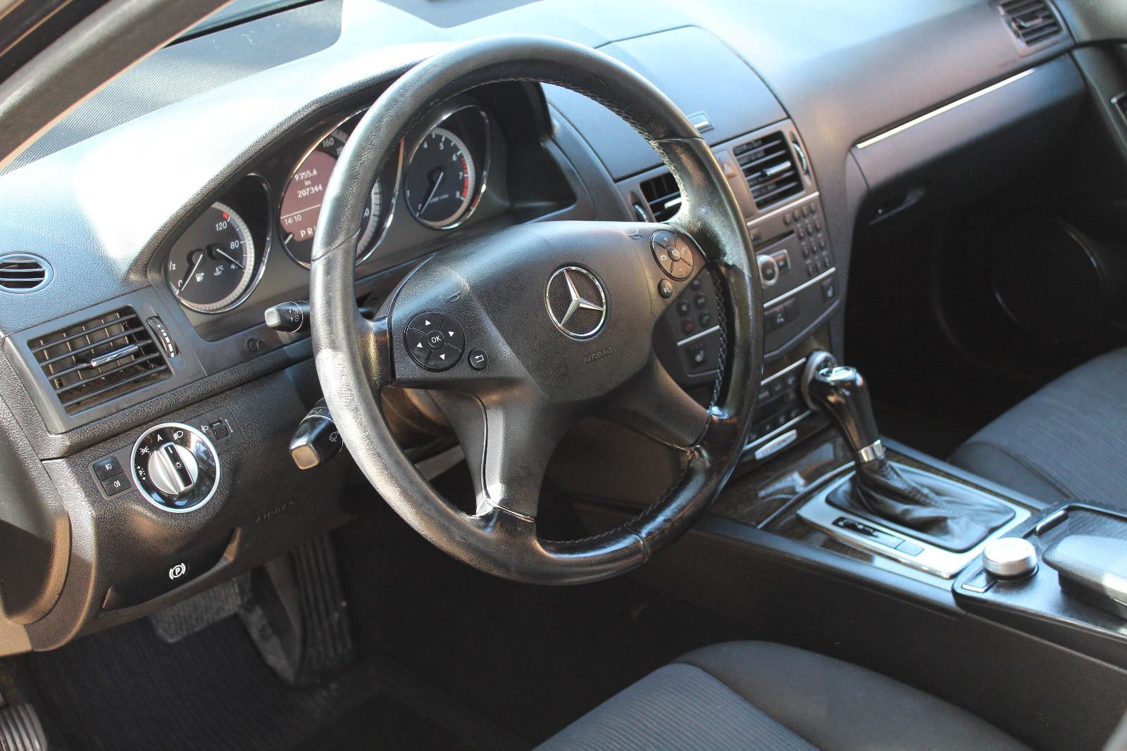 Mercedes-Benz C180 2011 — photo 9
