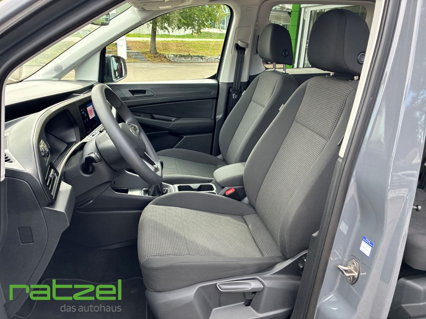 Fahrzeugabbildung Volkswagen Caddy Life Basis 7-Sitzer 2.0 TDI AHK-abnehmbar