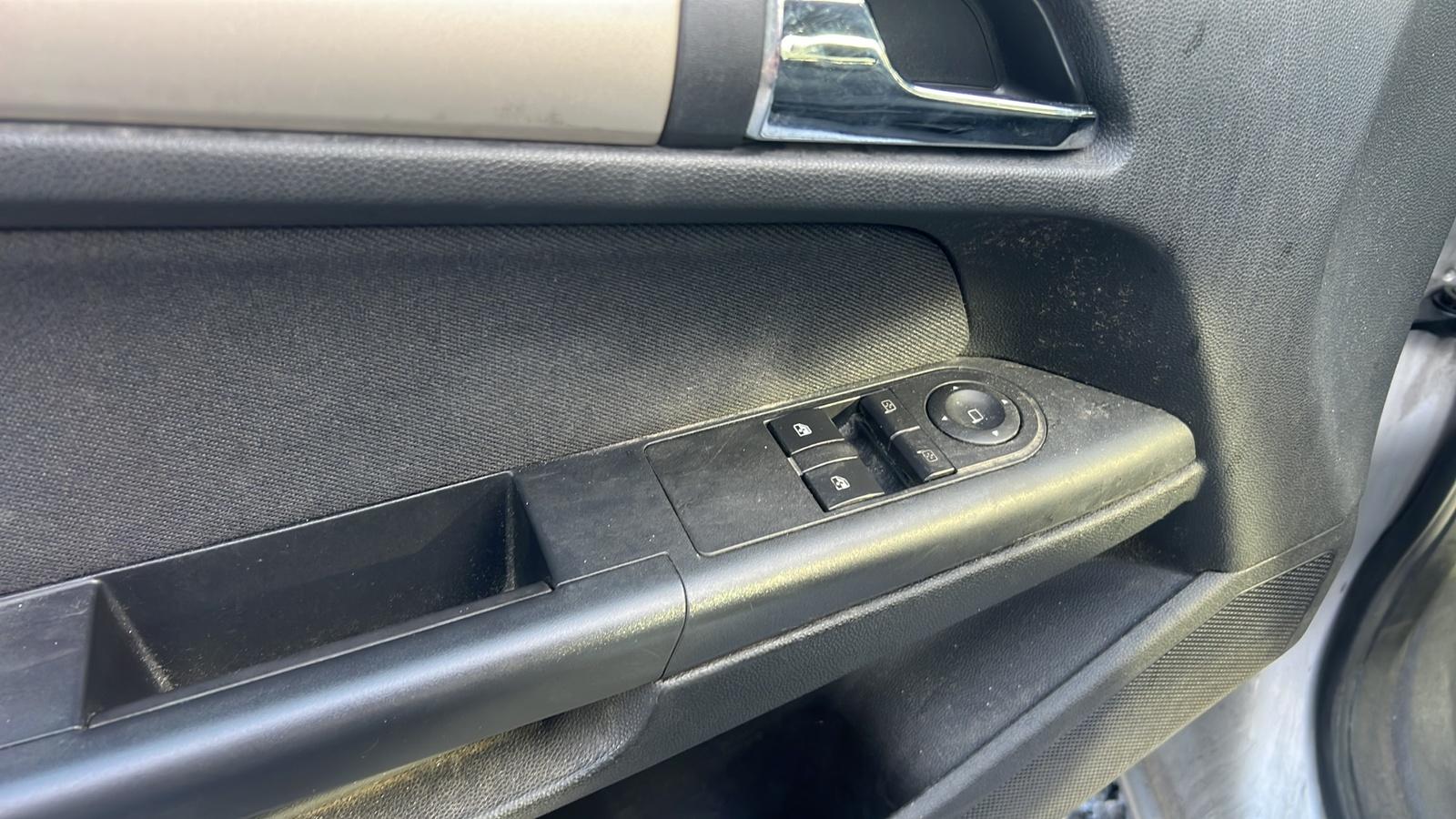 Opel Astra 2008 — photo 16