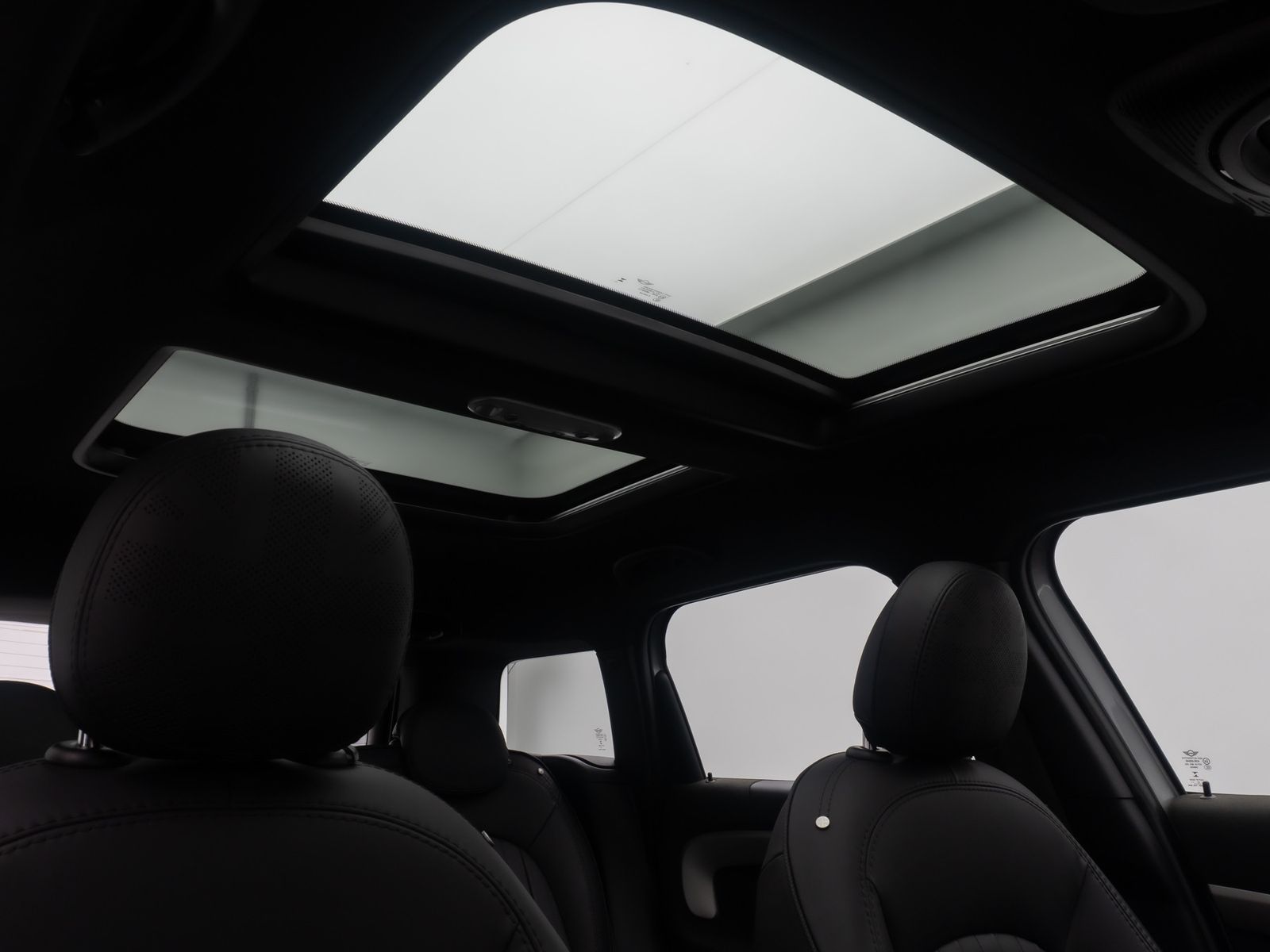 Fahrzeugabbildung MINI Countryman SE (Cooper)  ALL4 HUD Kamera H/K Voll