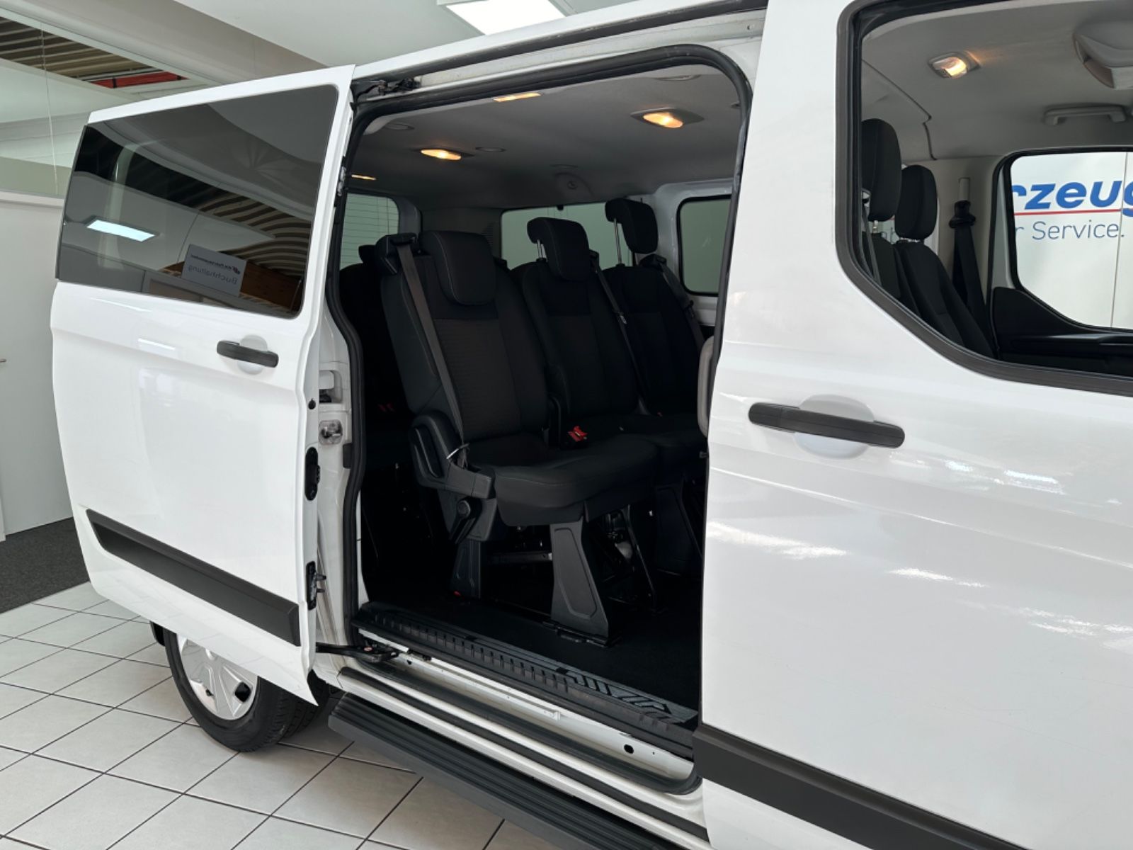 Fahrzeugabbildung Ford Transit Custom Kombi 320 L1 Trend *Doppel Klima*