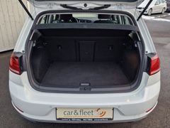 Fahrzeugabbildung Volkswagen e-Golf VII Lim. Navi LED SiHz PDC ACC Wärmepumpe